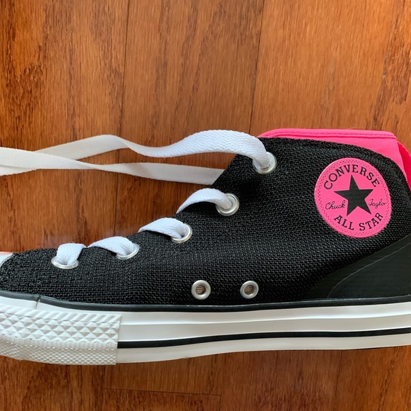 Converse All Star Mid Top. Too big for my daughter. - Picture 8 of 8